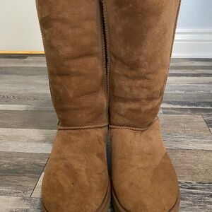 UGG womens Tall classic boot Chestnut size 9